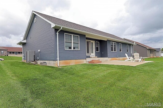 108 Buford Mountain Rd, Farmington, MO 63640 - back of property with a lawn and a patio