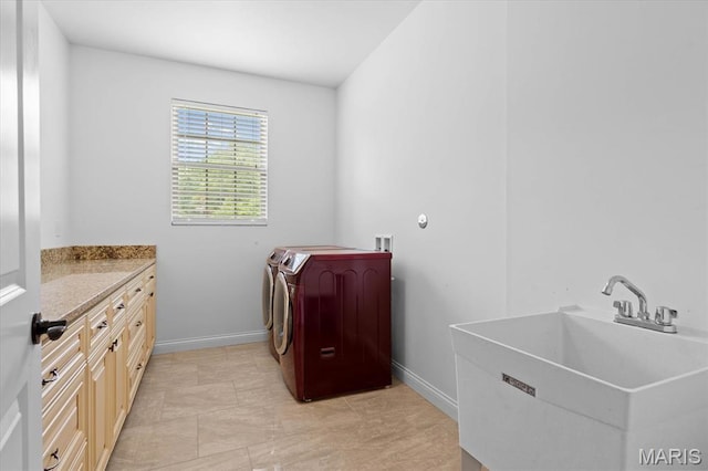laundry room featuring cabinet space, washing machine and clothes dryer, and baseboards