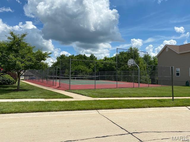 1119 Maywood Dr, Eureka, MO 63025 - view of tennis court with community basketball court