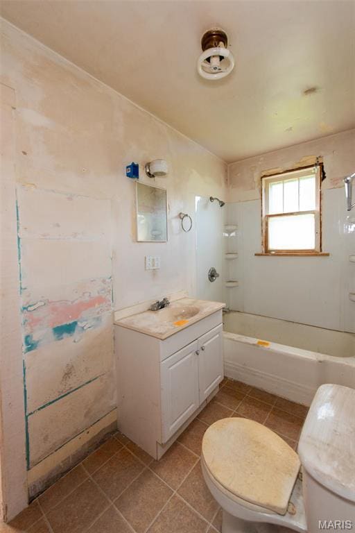 1085 Frisco Dr, Catawissa, MO 63015 - full bath featuring tile patterned flooring, toilet, vanity, and  shower combination