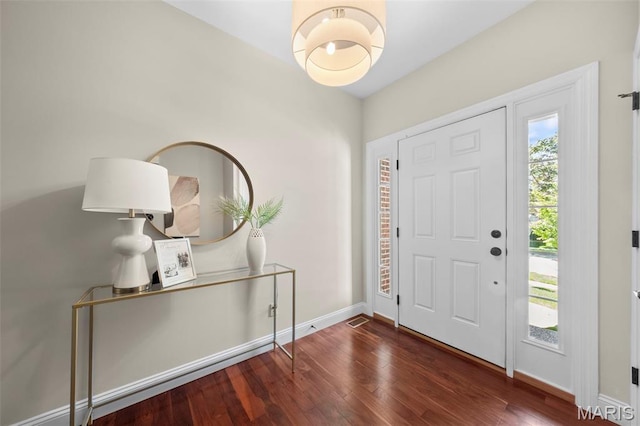 427 Newkirk Cir, Saint Charles, MO 63303 - foyer featuring wood finished floors and baseboards