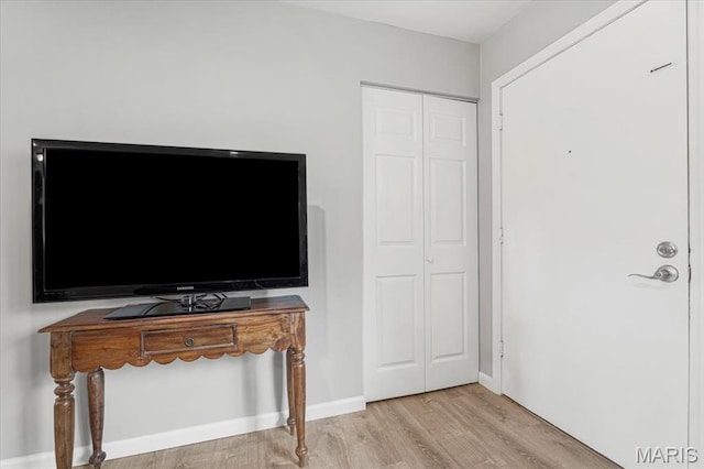 284 Ramsey Ln, Ballwin, MO 63021 - detailed view of wood finished floors and baseboards