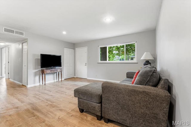 284 Ramsey Ln, Ballwin, MO 63021 - living area featuring light wood finished floors, baseboards, and recessed lighting