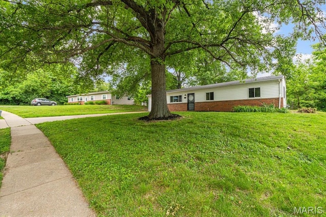 284 Ramsey Ln, Ballwin, MO 63021 - view of front of house with brick siding and a front yard
