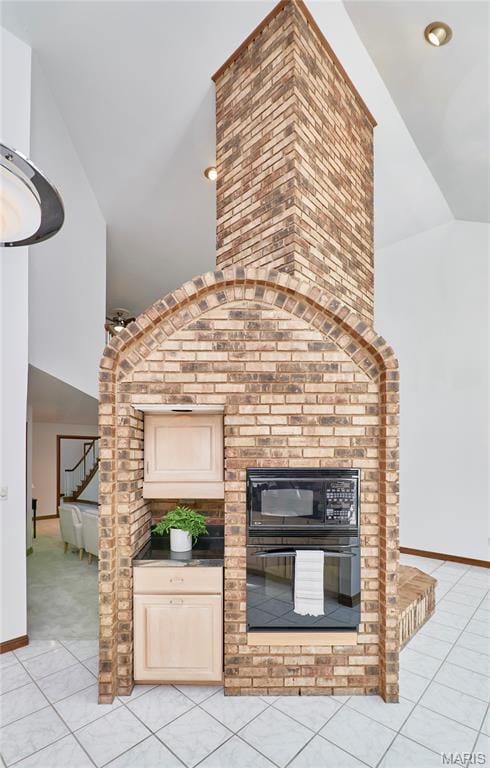 14424 Valley Meadow Ct W, Chesterfield, MO 63017 - detailed view of black appliances and baseboards