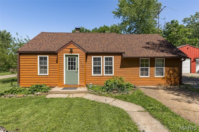 1158 Mulberry St, Bismarck, MO 63624 - view of front of house with a front lawn, a chimney, a shingled roof, and driveway