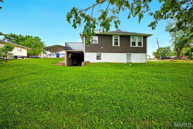 402 N 11th St, De Soto, MO 63020 - back of property featuring a yard and a detached carport