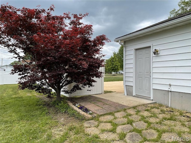 408 Crestview St, Cuba, MO 65453 - view of exterior entry with a yard
