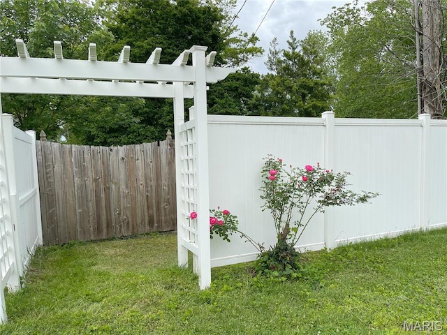 408 Crestview St, Cuba, MO 65453 - view of yard