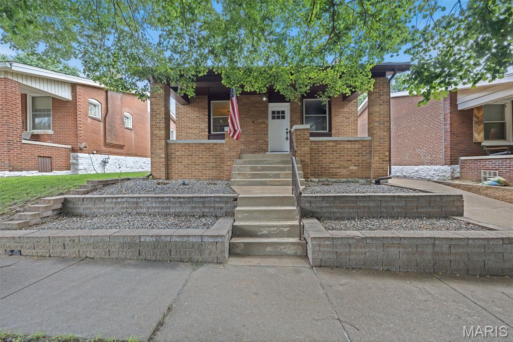 5233 Neosho St, Saint Louis, MO 63109 - photo 1
