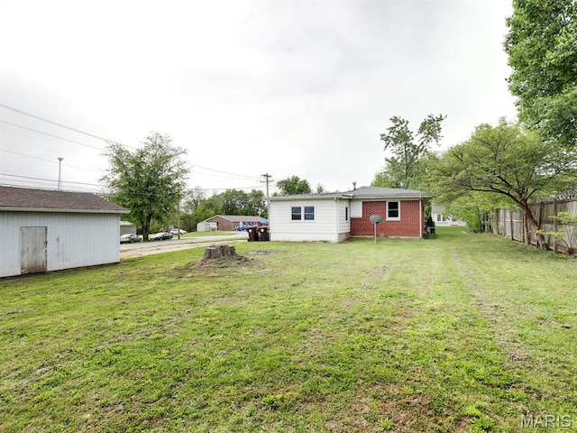 324 E Olive St, Palmyra, MO 63461 - view of yard