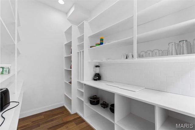 2765 Caroline St, Saint Louis, MO 63104 - view of pantry