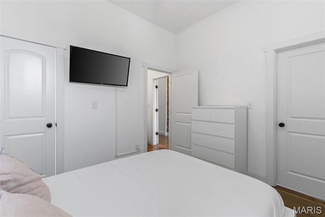 2765 Caroline St, Saint Louis, MO 63104 - bedroom with dark wood-style flooring