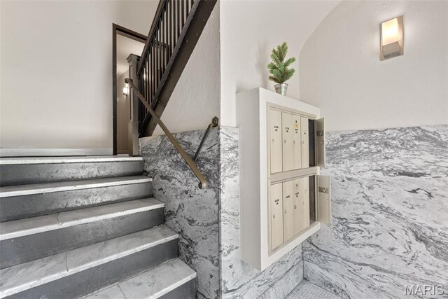 5621 Pershing Ave Unit 21, Saint Louis, MO 63112 - view of stairs