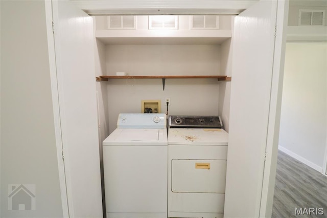 104 Wild Rose Pl, Saint Robert, MO 65584 - laundry room featuring independent washer and dryer and wood finished floors
