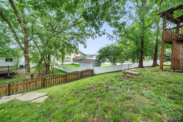 14 Sunderland Ct, Saint Charles, MO 63303 - view of yard with a deck