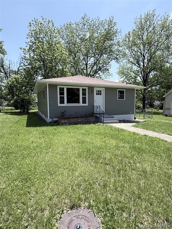 170 E Euclid Ave, Sullivan, MO 63080 - view of front of house with a front yard