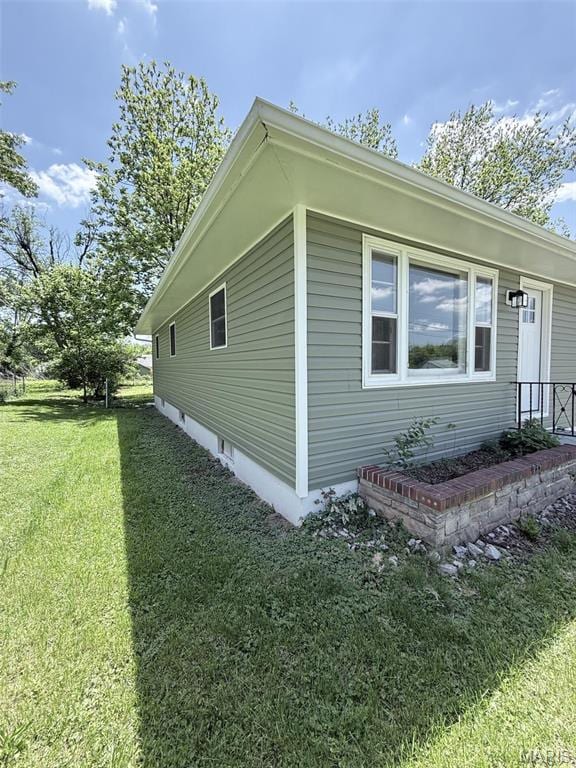 170 E Euclid Ave, Sullivan, MO 63080 - view of home's exterior with a lawn