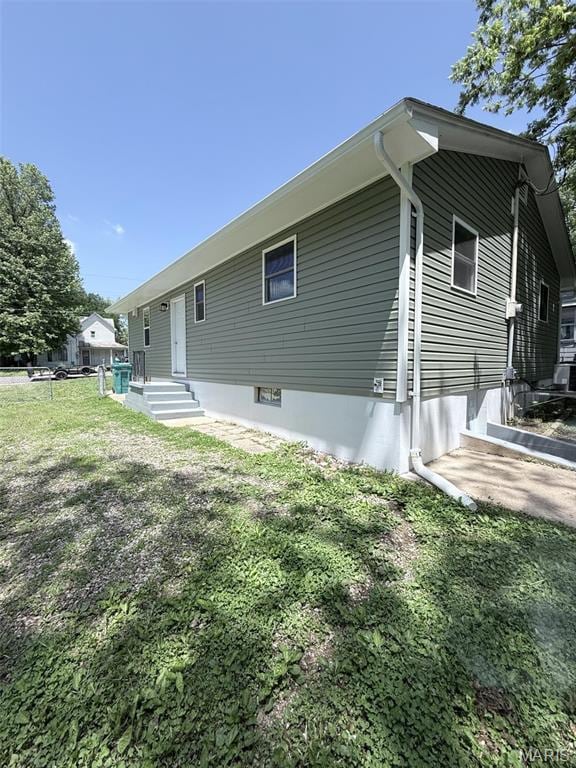 170 E Euclid Ave, Sullivan, MO 63080 - back of property featuring a lawn