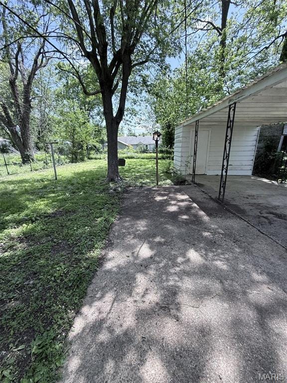 170 E Euclid Ave, Sullivan, MO 63080 - view of green lawn featuring driveway and a carport