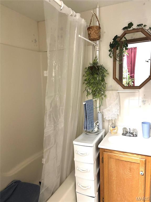 919 S 5th St, Greenville, IL 62246 - full bathroom with vanity and shower / bath combo with shower curtain