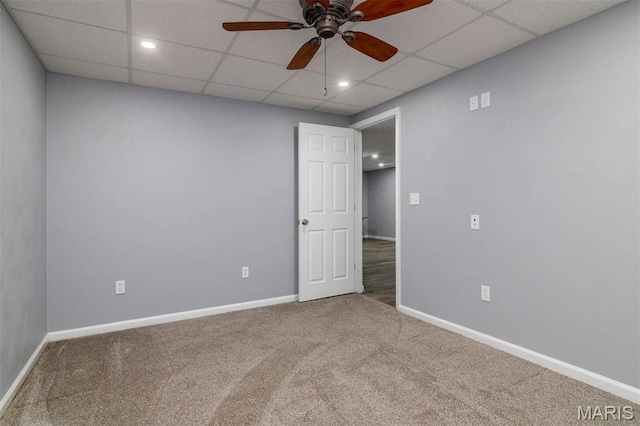 carpeted spare room featuring ceiling fan, recessed lighting, baseboards, and a drop ceiling