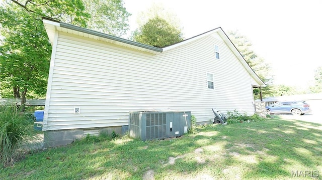 811 N Catalpa St, Dexter, MO 63841 - view of side of home featuring cooling unit and a yard