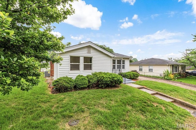 1522 S Elm Ave, Saint Louis, MO 63119 - view of front of home with a front lawn