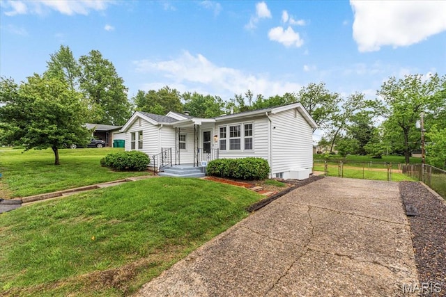 1522 S Elm Ave, Saint Louis, MO 63119 - single story home with concrete driveway