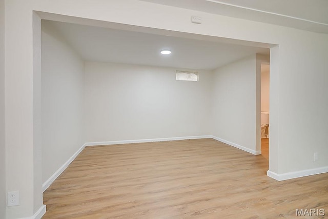 finished basement featuring light wood-type flooring, baseboards, and recessed lighting