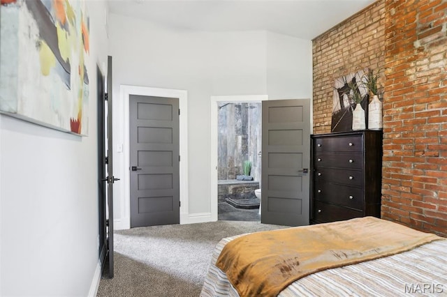 2713 Utah St, Saint Louis, MO 63118 - carpeted bedroom with baseboards and ensuite bath