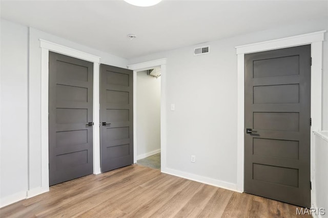 2713 Utah St, Saint Louis, MO 63118 - unfurnished bedroom featuring light wood-style floors and baseboards