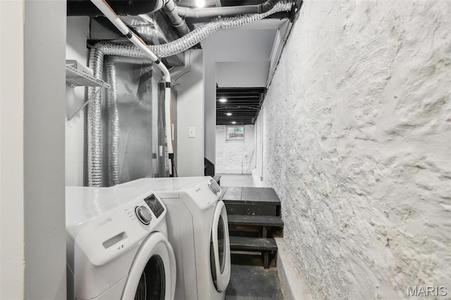 2713 Utah St, Saint Louis, MO 63118 - laundry room with independent washer and dryer