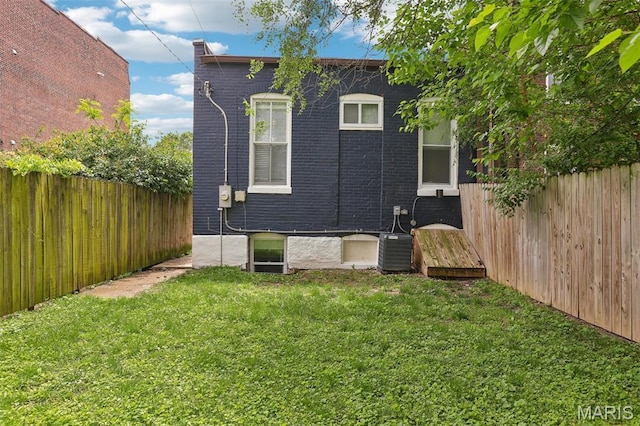 2713 Utah St, Saint Louis, MO 63118 - rear view of property with central air condition unit