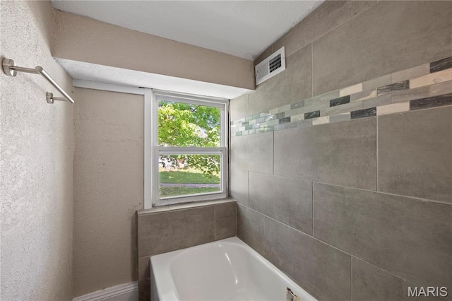 400 Main St, Waynesville, MO 65583 - bathroom featuring a bathtub