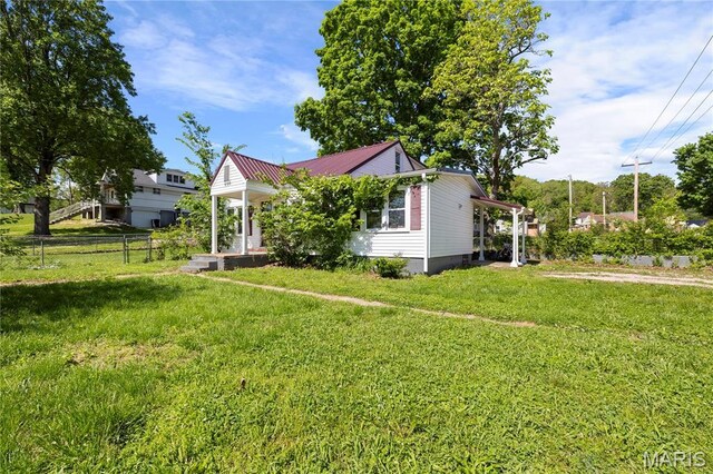 400 Main St, Waynesville, MO 65583 - view of front of house featuring metal roof
