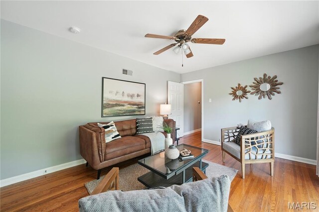 9063 Monmouth Dr, Saint Louis, MO 63117 - photo 11