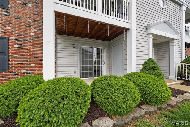 9 Berview Cir Unit H, Saint Louis, MO 63129 - property entrance featuring brick siding