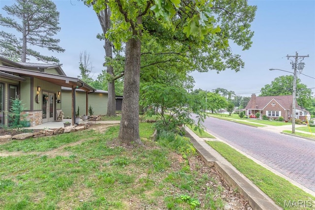 732 N Main St, Poplar Bluff, MO 63901 - view of yard featuring french doors