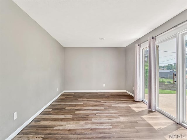 605 S Ridge Ave, Steeleville, IL 62288 - unfurnished room featuring wood finished floors and baseboards