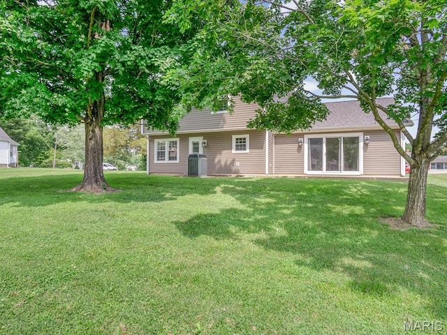 605 S Ridge Ave, Steeleville, IL 62288 - back of property with a yard