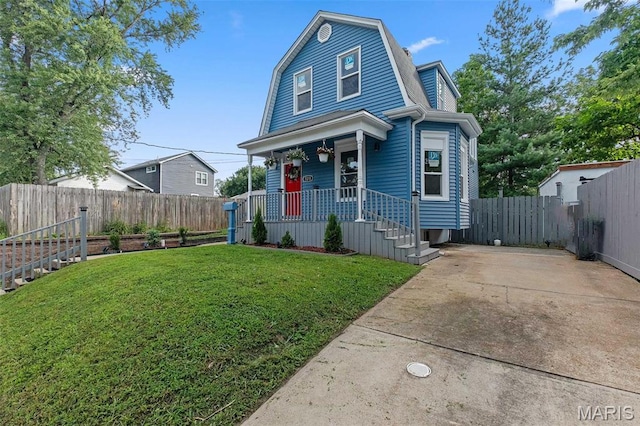 7211 Kensington Ave, Maplewood, MO 63143 - colonial inspired home featuring a porch and a gambrel roof
