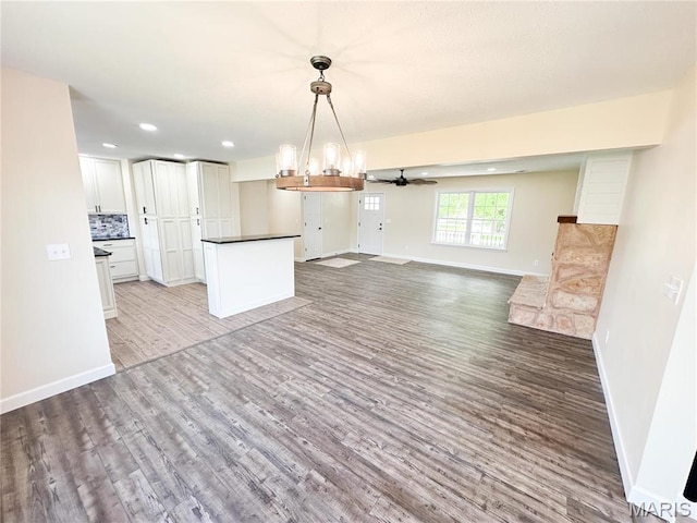906 E Pace St, Salem, MO 65560 - kitchen with white cabinetry, light wood-style floors, dark countertops, a ceiling fan, and baseboards