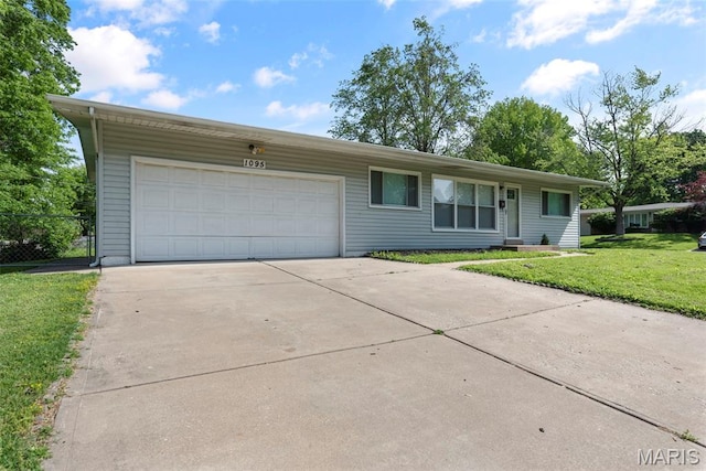 1095 Rogers Ln, Florissant, MO 63033 - single story home with a front yard, driveway, and an attached garage