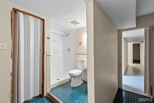 1095 Rogers Ln, Florissant, MO 63033 - full bath with tile patterned flooring, a shower stall, toilet, and tile walls