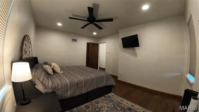 bedroom featuring wood finished floors, recessed lighting, baseboards, and a ceiling fan