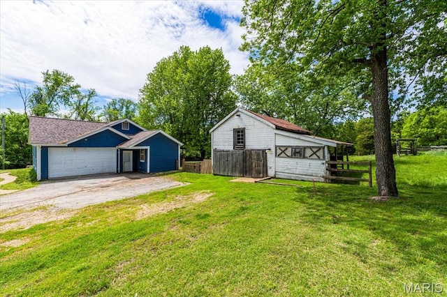 667 Workman Rd, Eureka, MO 63025 - garage featuring driveway