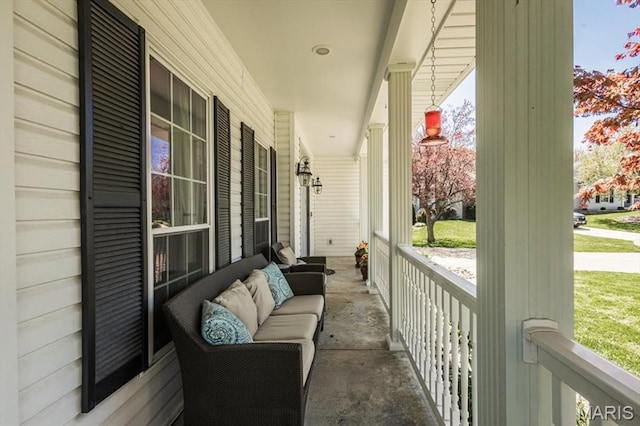 balcony featuring covered porch