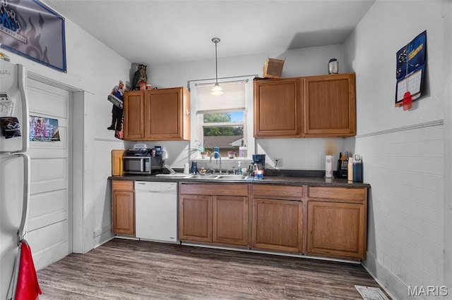 923 N Fountain St, Cape Girardeau, MO 63701 - kitchen with dishwasher, a sink, dark countertops, and stainless steel microwave