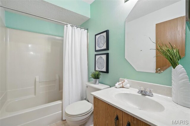 13112 Royal Pines Dr, Saint Louis, MO 63146 - bathroom with toilet, vanity, and shower / bath combo